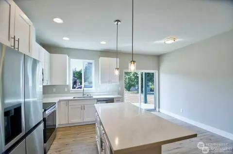 Kitchen - 2118 Hawks View Ln, Winlock, WA 98596 photo 1 of 5