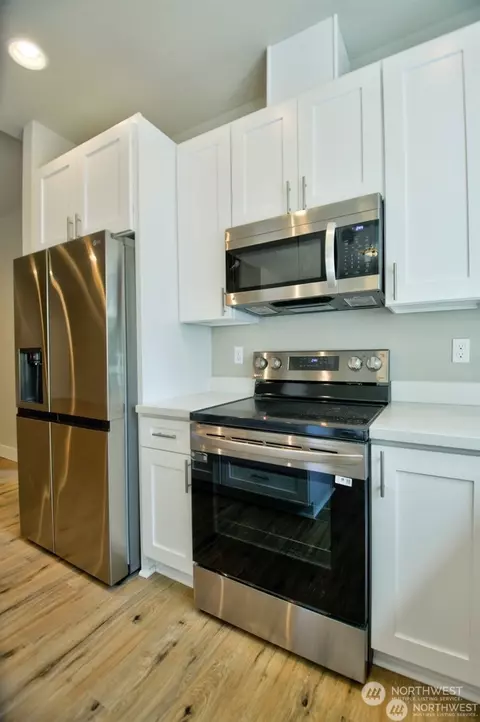 Kitchen - 2118 Hawks View Ln, Winlock, WA 98596 photo 5 of 5