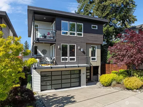 328 4th Ave S, Kirkland, WA 98033