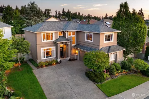2017 NE 35th Pl, Renton, WA 98056