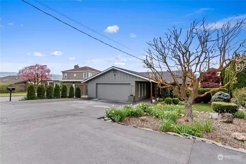 1716 Country Club Dr, East Wenatchee, WA 98802
