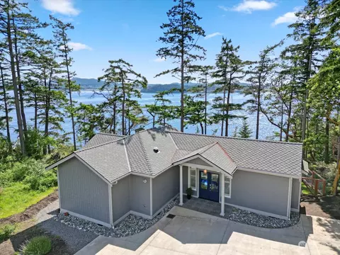 7525 Holiday Blvd, Anacortes, WA 98221