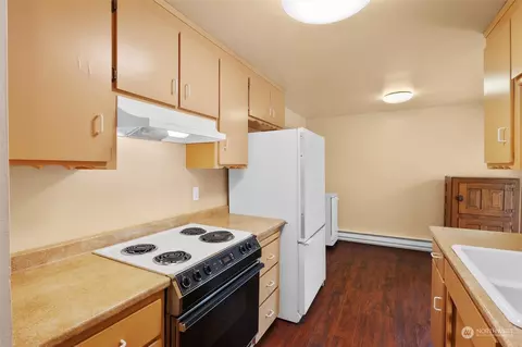 Kitchen - 118 Raspberry Ln, Sultan, WA 98294 photo 4 of 4