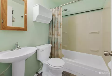 Bath - 118 Raspberry Ln, Sultan, WA 98294 photo 1 of 1
