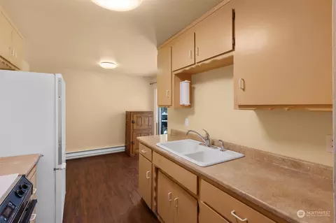 Kitchen - 118 Raspberry Ln, Sultan, WA 98294 photo 3 of 4