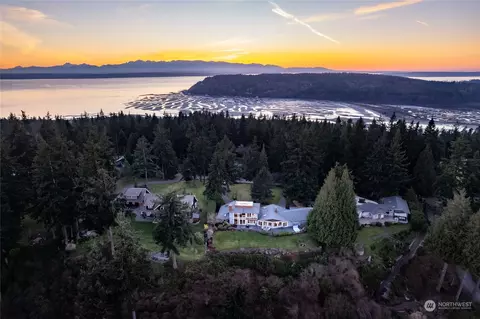 8123 Possession Ridge Ln, Clinton, WA 98236