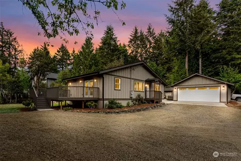 991 Alaska Ave SE, Port Orchard, WA 98366