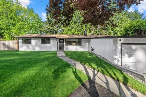 20715 36th Ave W, Lynnwood, WA 98036
