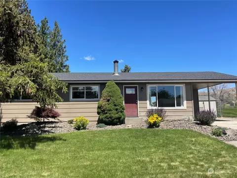 215 Goldcrest St, East Wenatchee, WA 98802