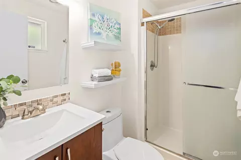 Bath - 10521 16th Pl W, Everett, WA 98204 photo 1 of 2