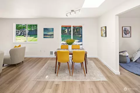 Dining - 10521 16th Pl W, Everett, WA 98204 photo 4 of 4