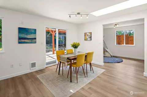 Dining - 10521 16th Pl W, Everett, WA 98204 photo 3 of 4