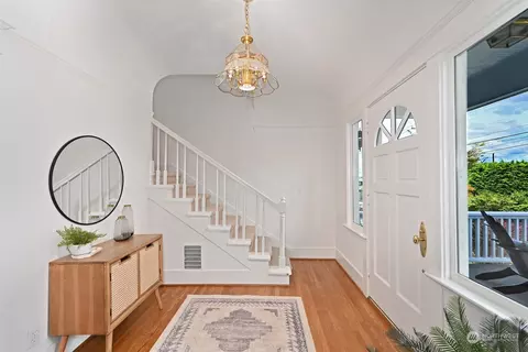 2101 3rd Ave W, Seattle, WA 98119 photo 6