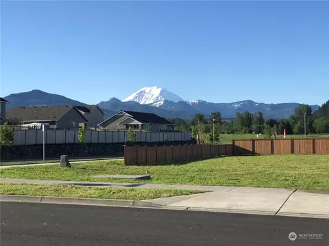 613 Petersen Dr E, Enumclaw, WA 98022 photo 4
