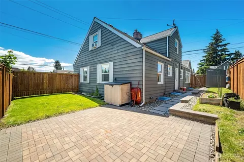 Exterior - 2311 19th St, Everett, WA 98201 photo 4 of 6