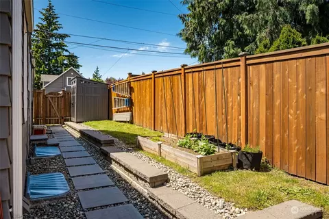 Exterior - 2311 19th St, Everett, WA 98201 photo 6 of 6