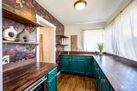 Kitchen - 2311 19th St, Everett, WA 98201 photo 1 of 3