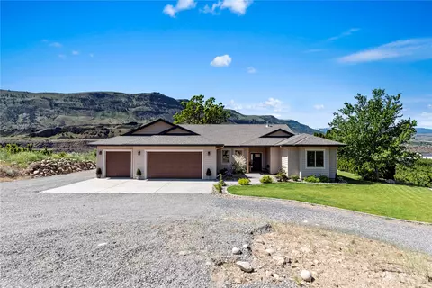 5582 Nature Shores Dr, Rock Island, WA 98850