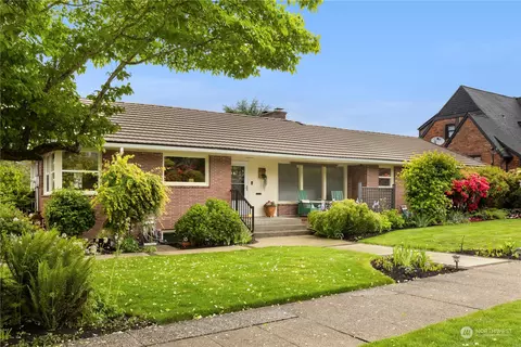 2215 47th Ave SW, Seattle, WA 98116