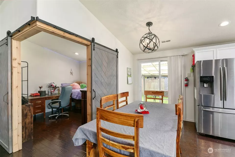 Dining - 2107 SW 4th St, Battle Ground, WA 98604 photo 1 of 1