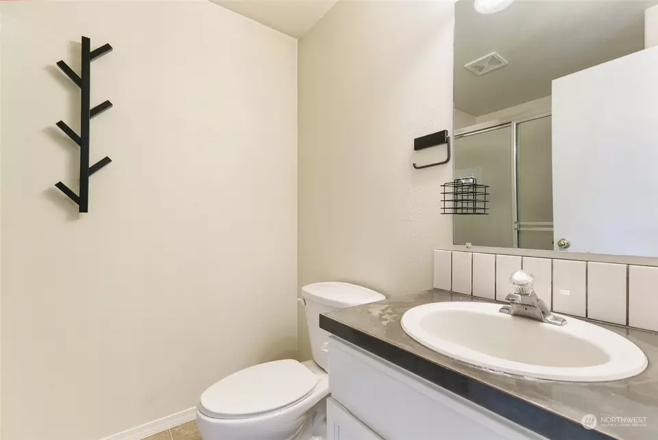 Bath - 2107 SW 4th St, Battle Ground, WA 98604 photo 1 of 2