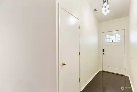 Entry Way - 2107 SW 4th St, Battle Ground, WA 98604 photo 1 of 1