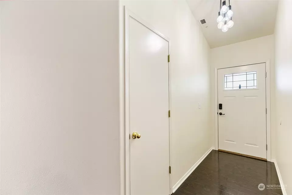 Entry Way - 2107 SW 4th St, Battle Ground, WA 98604 photo 1 of 1