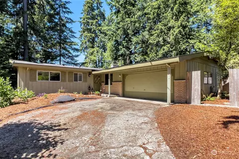 628 N 182nd St, Shoreline, WA 98133