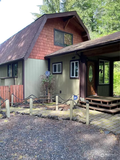 131 N Mallard Way E, Hoodsport, WA 98548