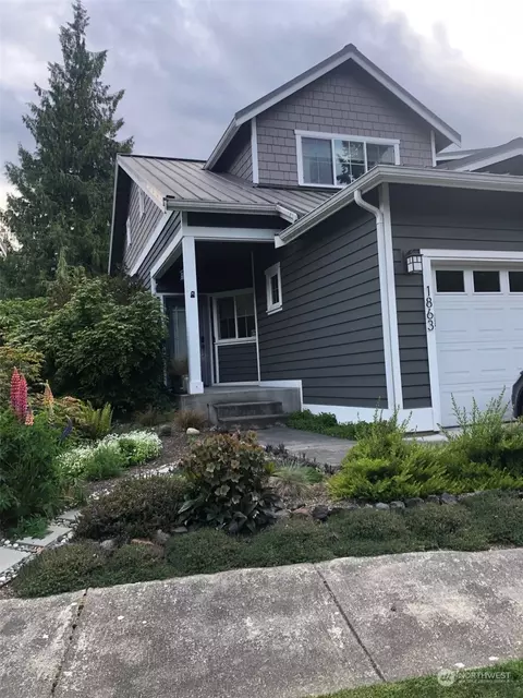 1863 Sakai Village Loop NE, Bainbridge Island, WA 98110