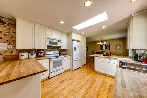 17129 North Rd, Bothell, WA 98012 photo 8