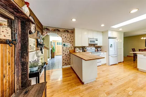 17129 North Rd, Bothell, WA 98012 photo 9
