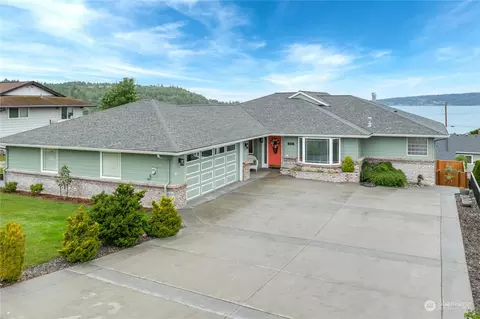 1053 Vista Del Monte St, Camano Island, WA 98282