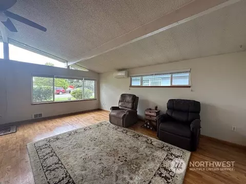 Living - 1419 Rainier Ave, Everett, WA 98201 photo 1 of 2