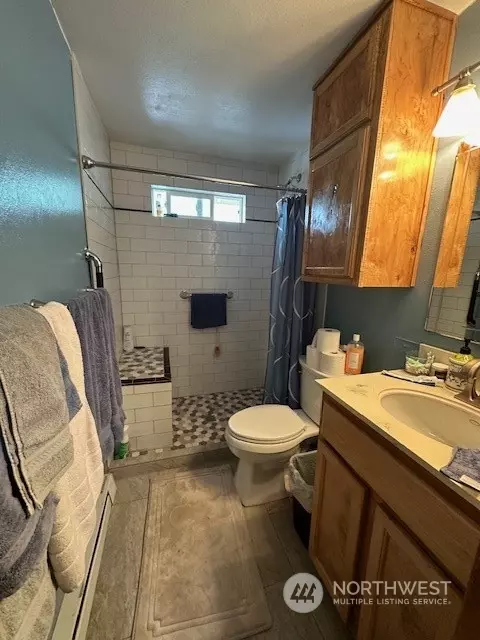 Bath - 1419 Rainier Ave, Everett, WA 98201 photo 1 of 1