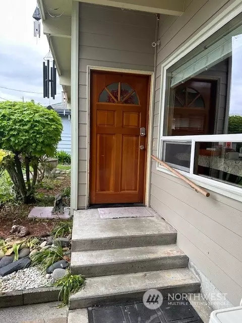 Entry Way - 1419 Rainier Ave, Everett, WA 98201 photo 1 of 1