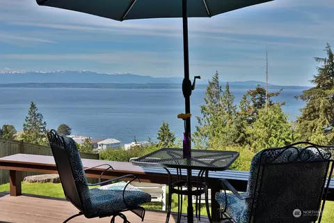 6422 Admiralty Way, Freeland, WA 98249