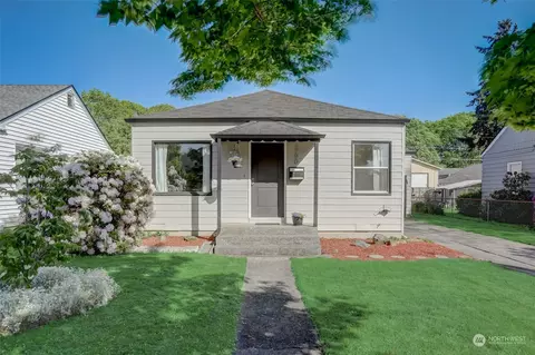 Exterior - 560 27th Ave, Longview, WA 98632 photo 2 of 4