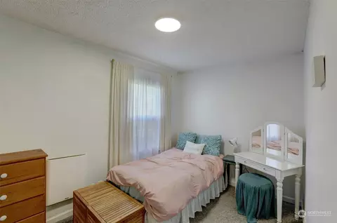 Bedroom - 560 27th Ave, Longview, WA 98632 photo 1 of 6