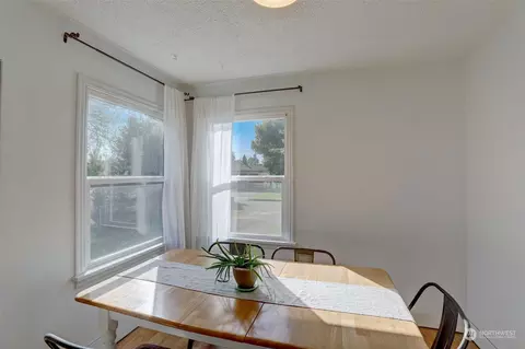 Dining - 560 27th Ave, Longview, WA 98632 photo 2 of 3