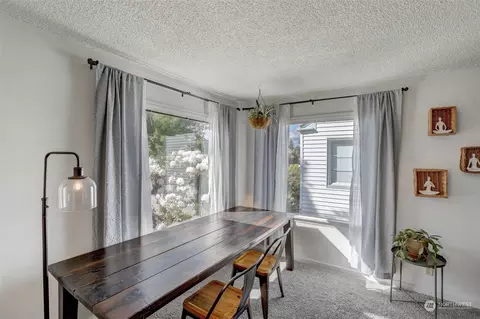 Dining - 560 27th Ave, Longview, WA 98632 photo 1 of 3