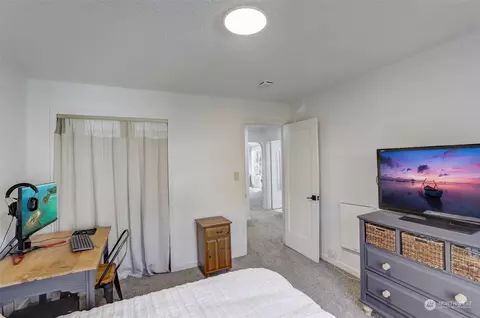Bedroom - 560 27th Ave, Longview, WA 98632 photo 6 of 6