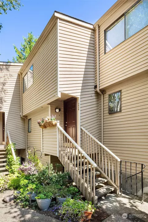 12044 96th Ave NE #224, Kirkland, WA 98034