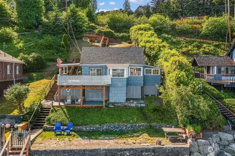 9021 SW Summerhurst Rd, Vashon, WA 98070