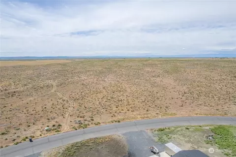452 SE Desert Hills Loop Rd, Moses Lake, WA 98837