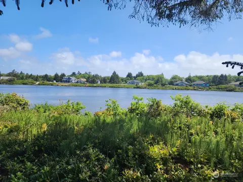 594 Weatherwax Loop NE, Ocean Shores, WA 98569