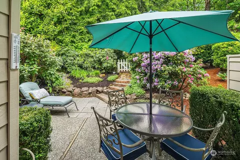 16169 SE 33rd Cir, Bellevue, WA 98008