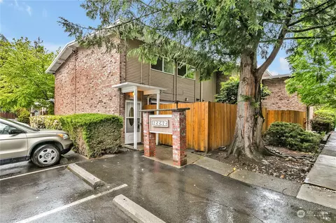 12242 SE 59th St #122, Bellevue, WA 98006