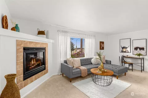 2609 W Marine View Dr #4, Everett, WA 98201