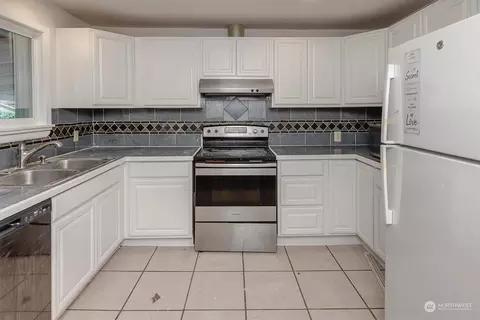 Kitchen - 11629 Military Rd S, Seattle, WA 98168 photo 1 of 2